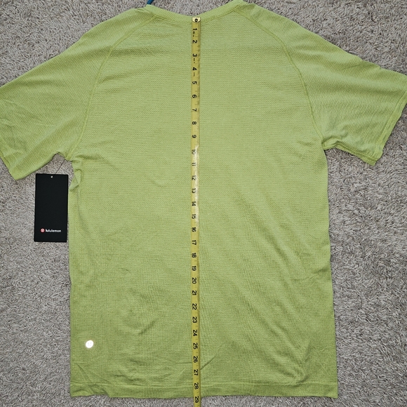 Lululemon LARGE Lime-green Men's shirt - Picture 5 of 6